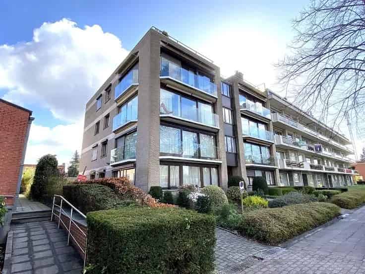 Penthouse te Koop Brasschaat: 135m² met 3 slaapkamers en 125m² terras