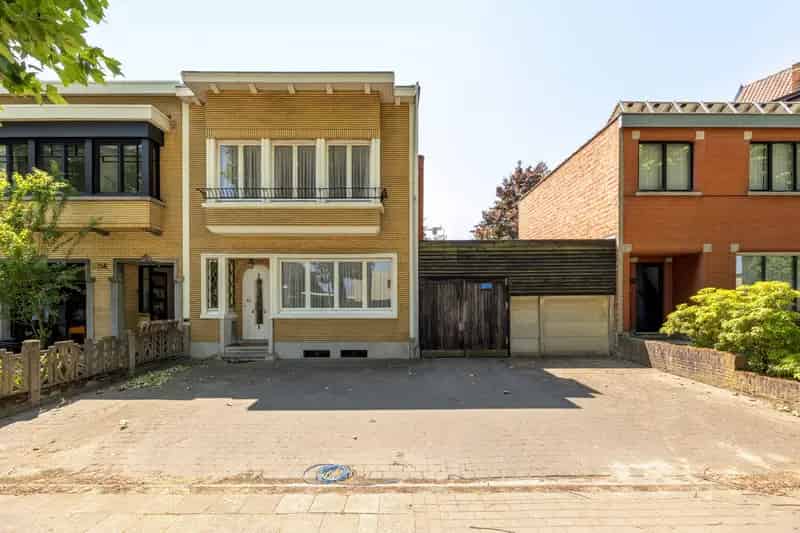Te renoveren woning met 3 slaapkamers in Boechout