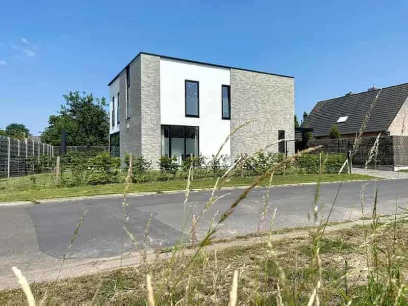 Huis te huur 3 slaapkamers  Carport Zonnepanelen Tuin
