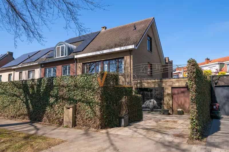 Huis te huur Schoten: Ruime woning met garage en dakterras