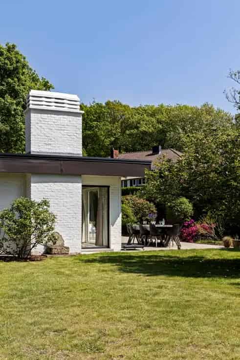 Bungalow Te Koop: Lichtrijke gezinswoning met tuin en garage