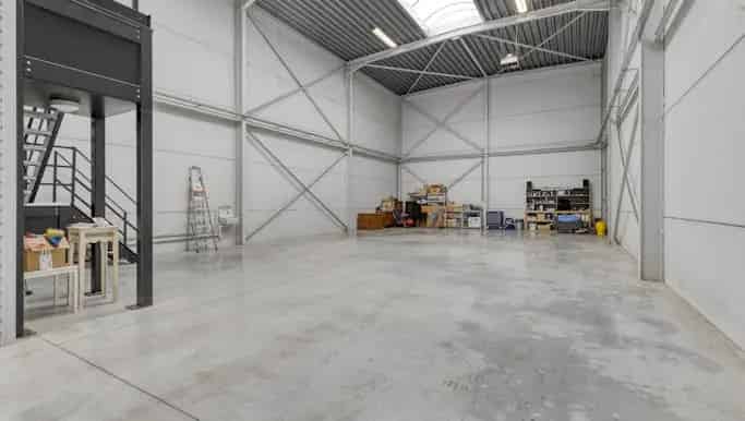 KMO-unit te koop Zevekote 275m² Opslag Kantoor Keuken Badkamer