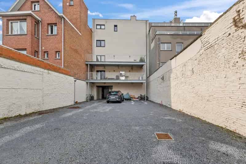 Garage te Koop Izegem Marktstraat Buitenstaanplaats te Huur