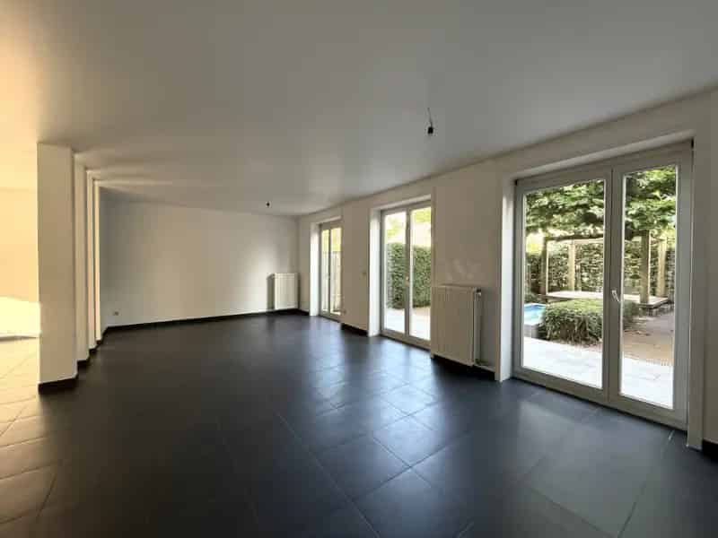 Huis te koop: Rustige woning met tuin en carport