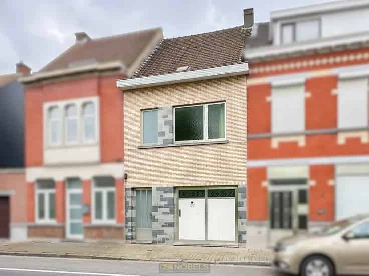 Te renoveren woning Ronse met stadstuin en garage