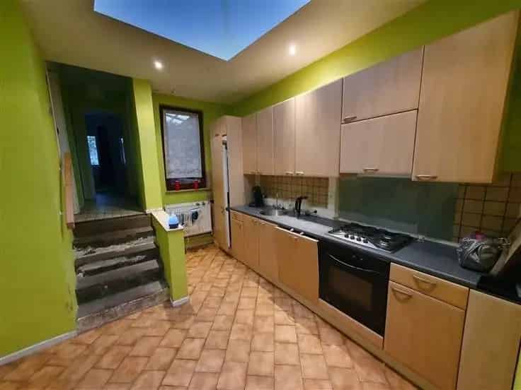 Huis Te Koop Saint-Laurent: Te renoveren woning met 3 slaapkamers
