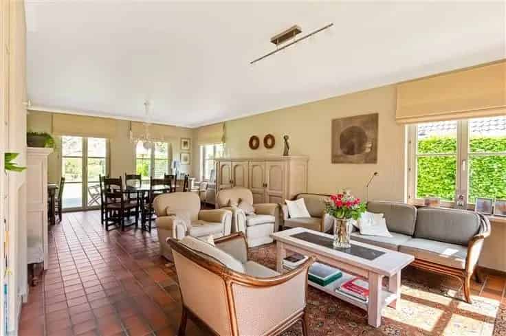 Villa Te Koop 5 Slaapkamers Grote Tuin Rustige Buurt