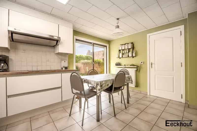 Rijwoning te Oudenburg met garage en tuin