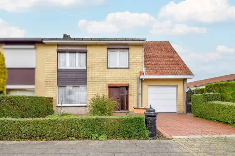 Huis te huur: 4 slaapkamers, garage, rustige buurt