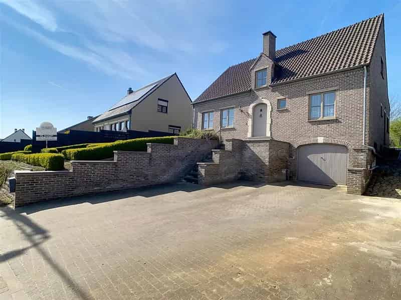 Ruime Open Bebouwing 4 Slaapkamers Garage Tuin 10a 54ca