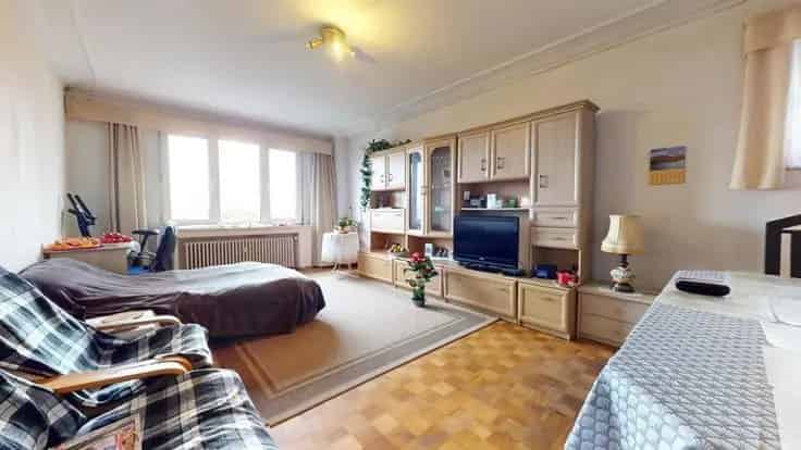 Te koop appartement in Schaerbeek met 2 slaapkamers en terras