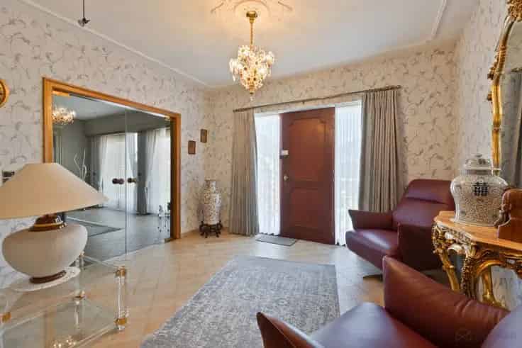 Ruime Gelijkvloerse Woning te Koop Klein Vorst 3 slaapkamers Garage Zwembad