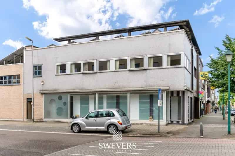 Fantastische handelsruimte met woonst op toplocatie