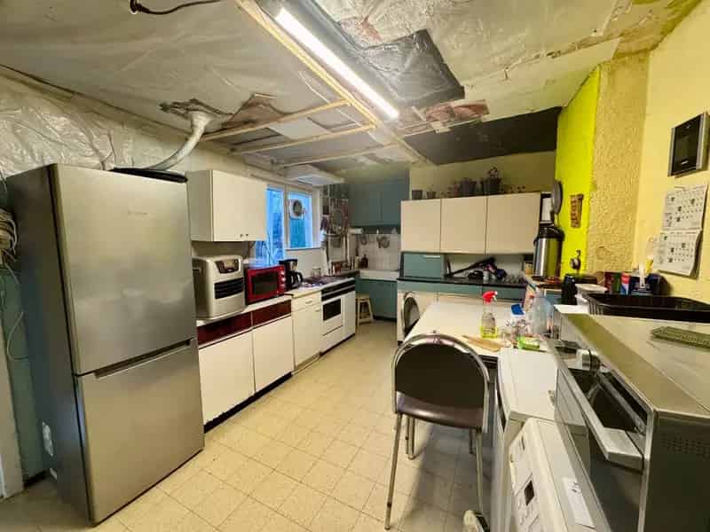Te renoveren woning 3 slaapkamers koer garage