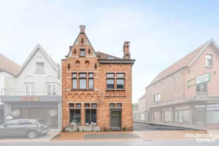 Te koop uniek opbrengsteigendom met woning en handelsruimte in Oostkamp