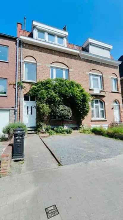 Te koop huis Maison de Maître met 5 slaapkamers en tuin nabij Gemeentehuis