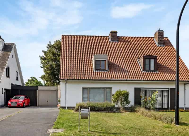 Huis te huur: 4 slaapkamers, garage, residentiële wijk