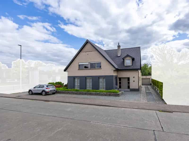 Huis te huur Schendelbeke: Stijlvolle gerenoveerde villa met tuin en garage
