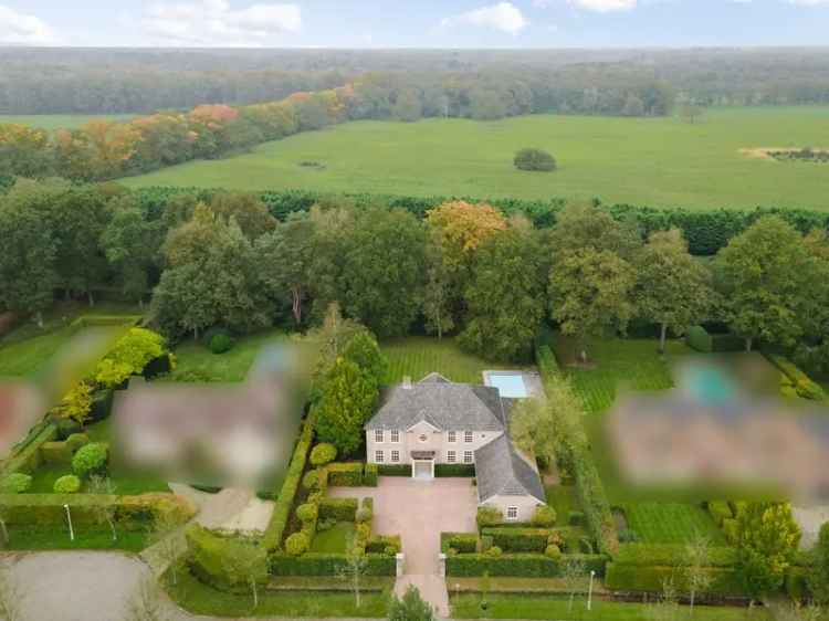 Koop exclusieve villa met 5 slaapkamers in Schilde met fraaie tuin