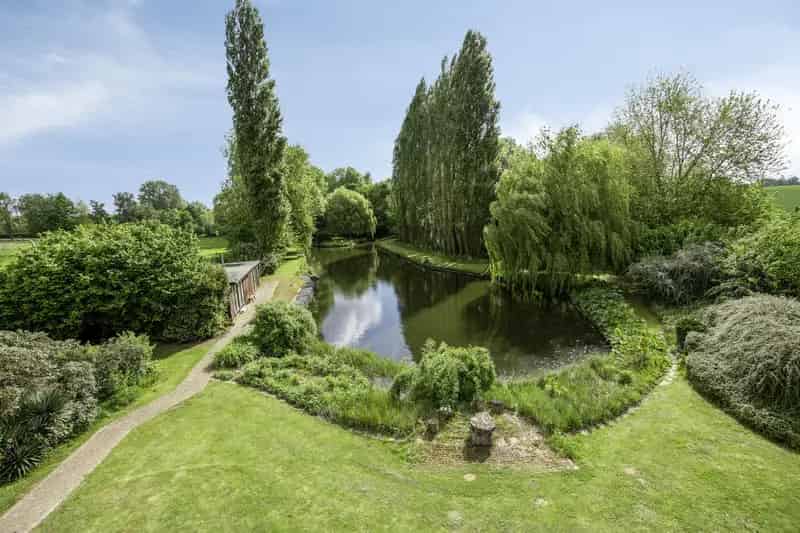 Landhuis op 1,3 hectare, 5 slaapkamers, EPC A, vijver en bos