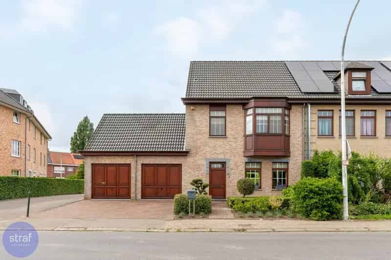 Gezellig huis met tuin en twee garages Zwijndrecht