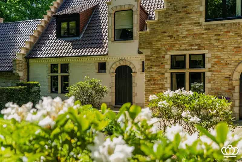Huis te koop: Ruime villa met 5 slaapkamers en tuin