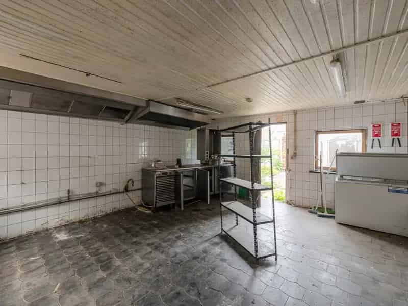 Huis te huur Brasschaat: Investeringspand met renovatie of nieuwbouwpotentie