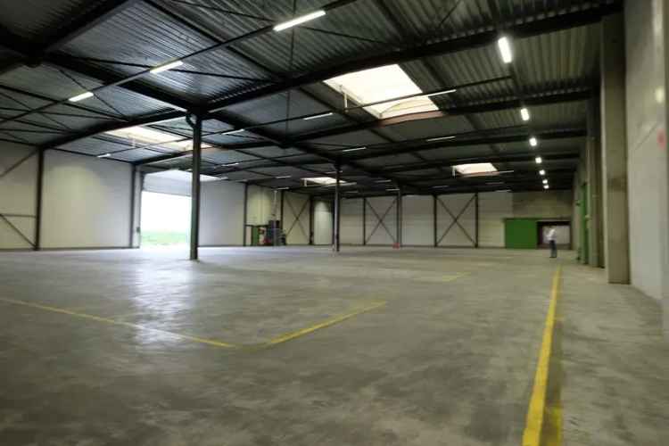 Bedrijfshal te huur van 720 m²