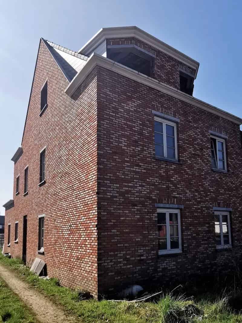 Huis te Koop Veelzijdig Gebouw 70 Afgewerkt 2 Badkamers 3 Buitenstaanplaatsen