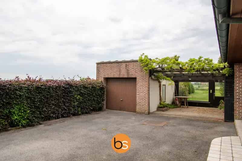Te renoveren halfopen woning Sint-Eloois-Winkel