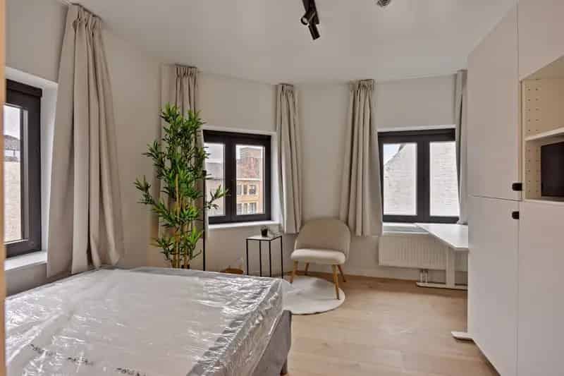 Studentenkamers te koop Leuven: gerenoveerd, gemeubeld, privé-sanitair