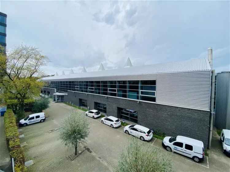 Vernieuwde technieken - Aan op- en afrit Gent Zuid - 815m² of 926m²