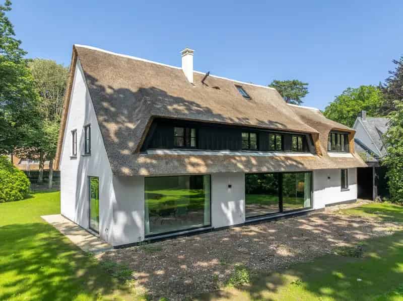 Huis te huur Schoten: Gerenoveerde Rietgedekte Villa