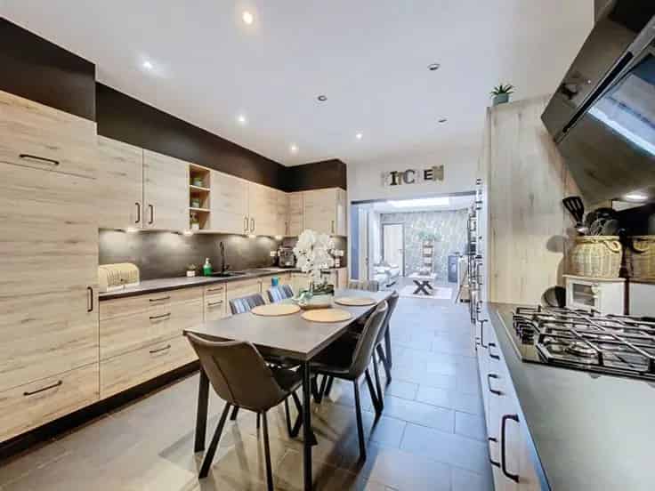 Huis Te Koop Jemelle: Gerenoveerde 2-gevelwoning Nabij Station