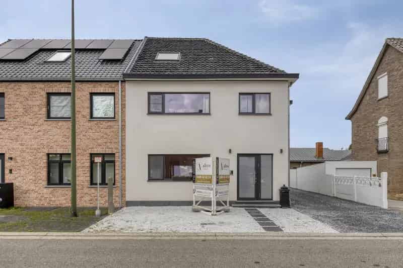 Gerenoveerde 3 Gevelwoning Te Koop Ruime Tuin Grote Garage