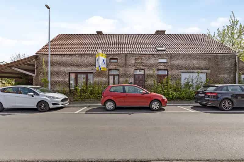 Te renoveren 4-gevel woning