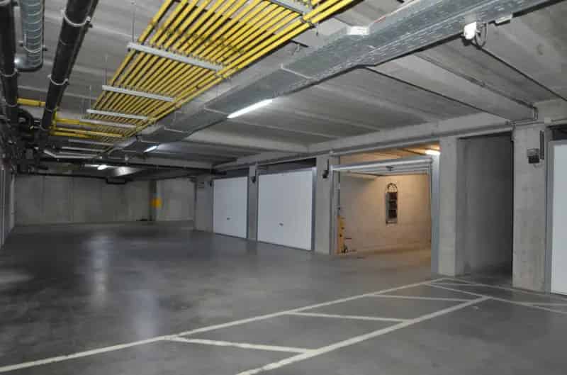 Garagebox te Koop Zeebrugge - Ruime Garage met Automatische Poort