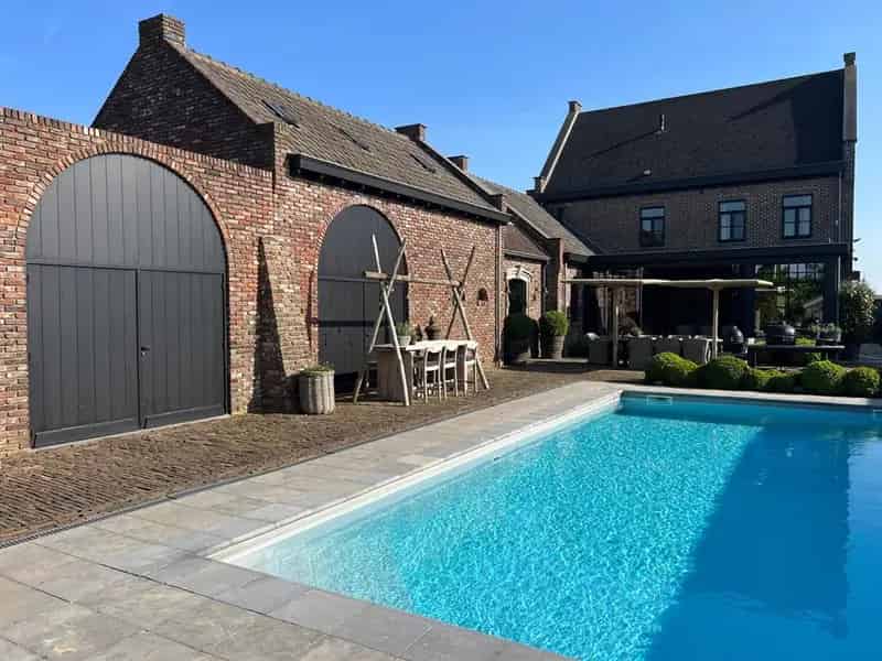 Landelijke Villa te Huur met Bijgebouw en Zwembad