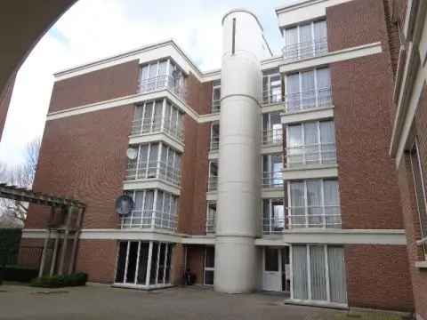 Te koop appartement in Julius De Geyterstraat met 3 slaapkamers en lift