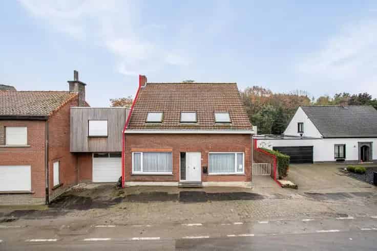 Huis Te Koop Kortemark: 4 slaapkamers, Grote Tuin, Renovatieproject