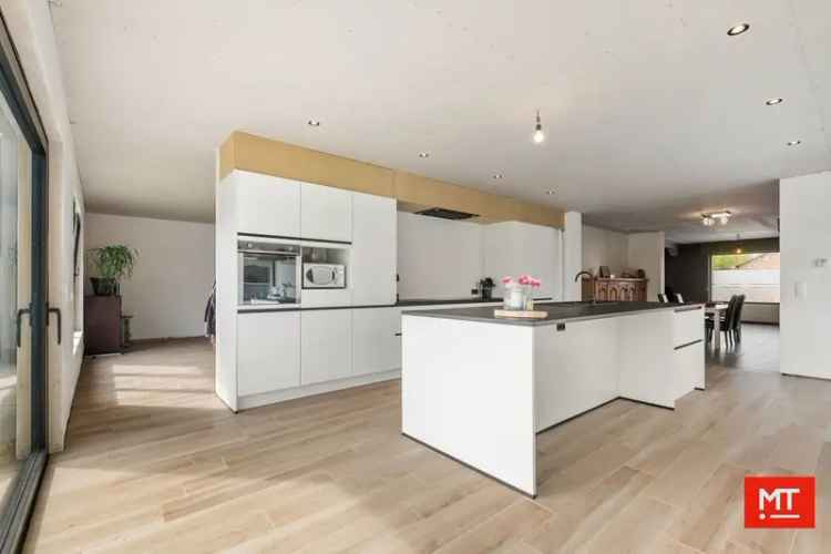 Ruime alleenstaande woning 1828m² Langemark centrum