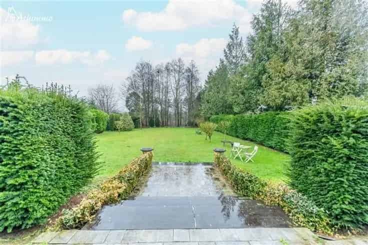 Huis Te Koop: Charmante Villa met Grote Tuin nabij Ath