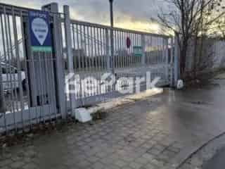 Parking te Huur Laken - Veilige Buurt Nabij Openbaar Vervoer
