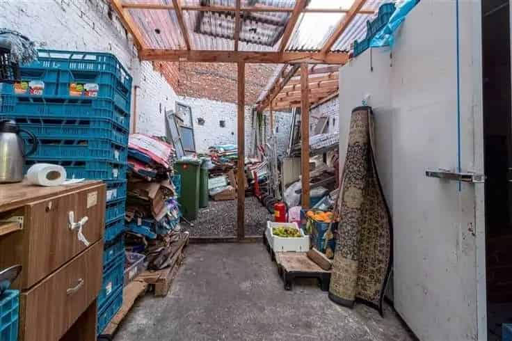 Appartementsblok Te Koop: Opbrengsteigendom met Mini-Supermarkt