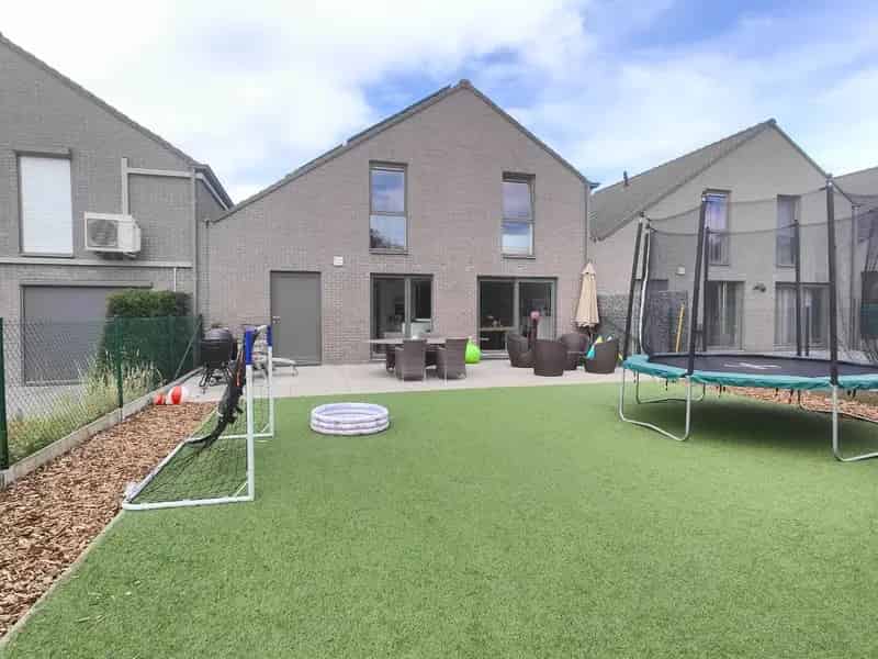 Huis te koop: Recente woning met tuin en garage - ideaal voor starters