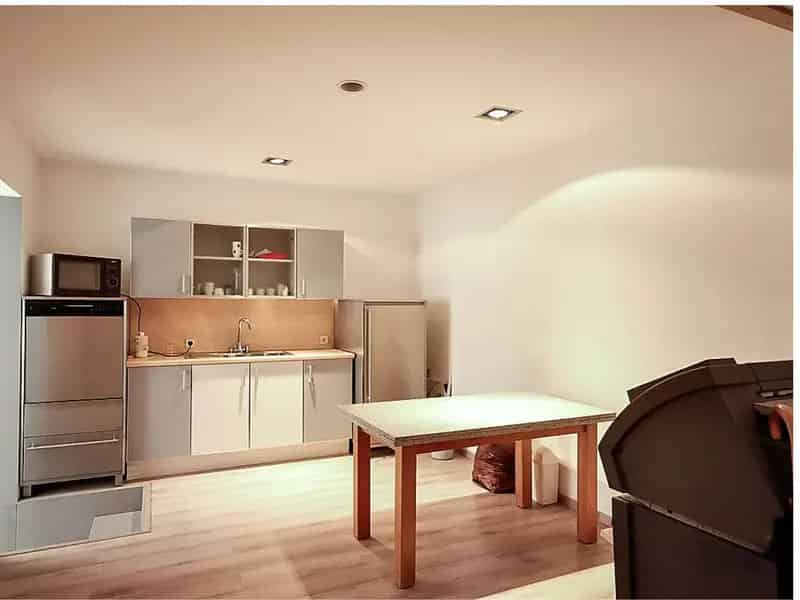 Villa met Loods en Kantoorruimte te koop in Deurne