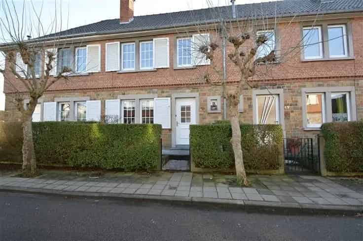 Charmante Twee Onder Een Kap Woning Te Jambes