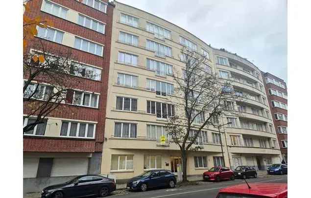 Huur 2 slaapkamer appartement van 97 m² in Schaerbeek - Schaarbeek