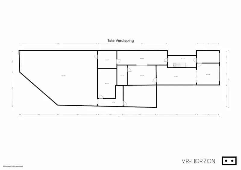 Goed gelegen huis met magazijn te koop