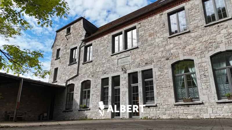 Huis te huur Dinant 752m² Gerenoveerde School